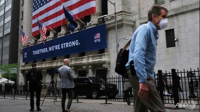 US stocks end lower as China tensions end three-day Dow streak