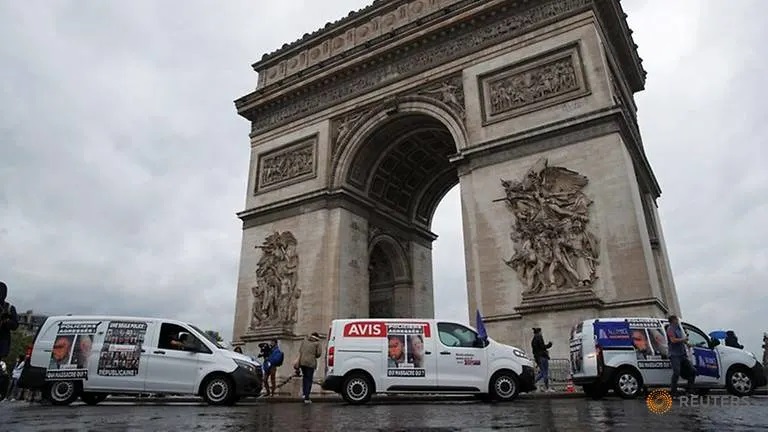 French police protest against chokehold ban