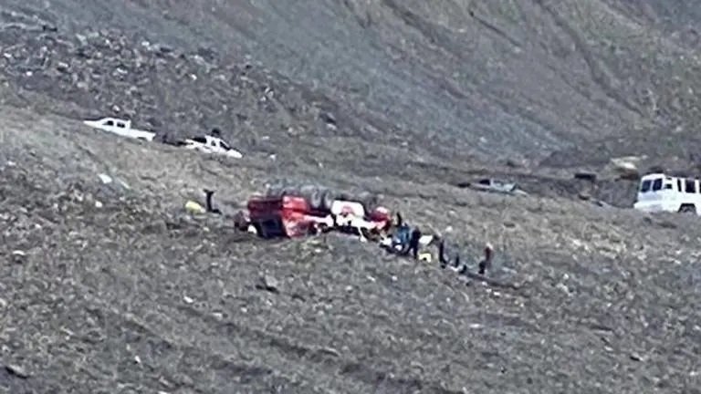 3 dead, several injured after glacier tour bus rolls over in Canada