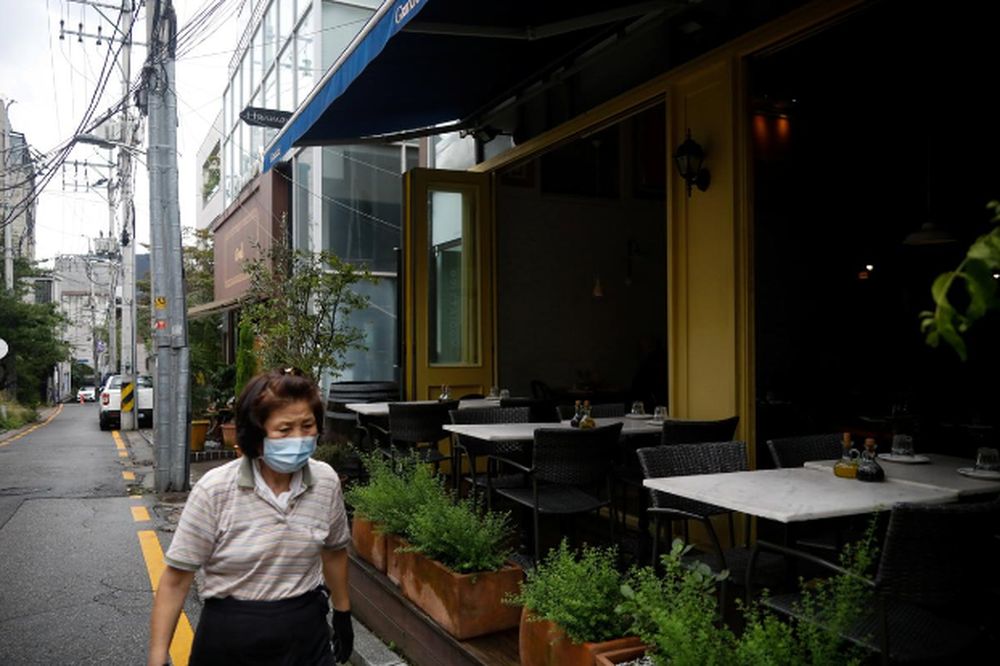 South Korea marks 17th day of triple-digit coronavirus cases with dining curbs