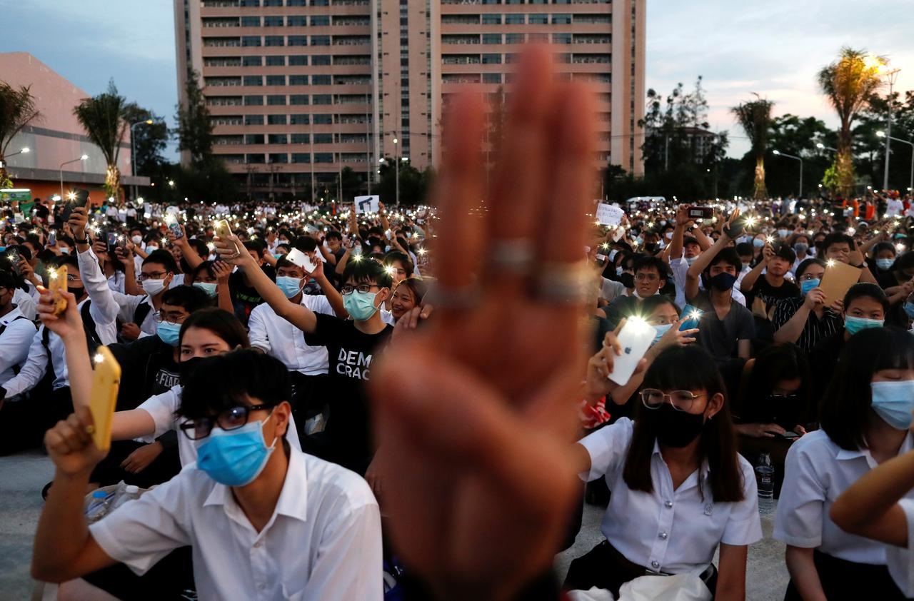 Thai protest boycotts force businesses to pick sides