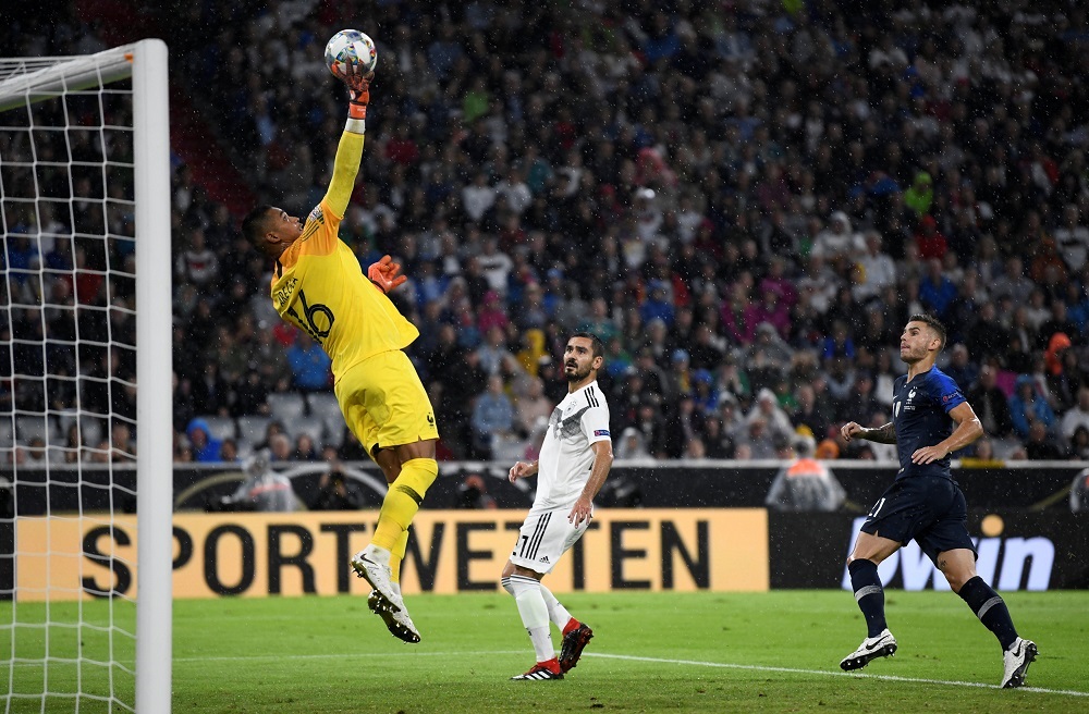 Fulham sign French goalkeeper Areola on season-long loan