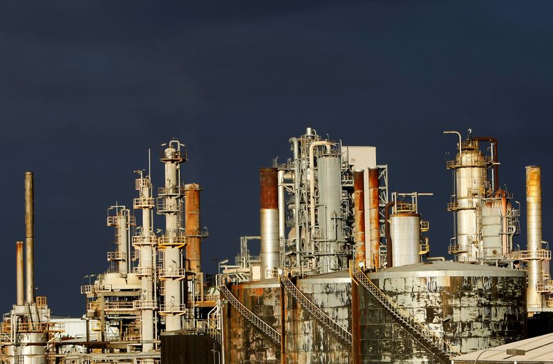 Oil refiners worldwide struggle with weak demand, inventory glut