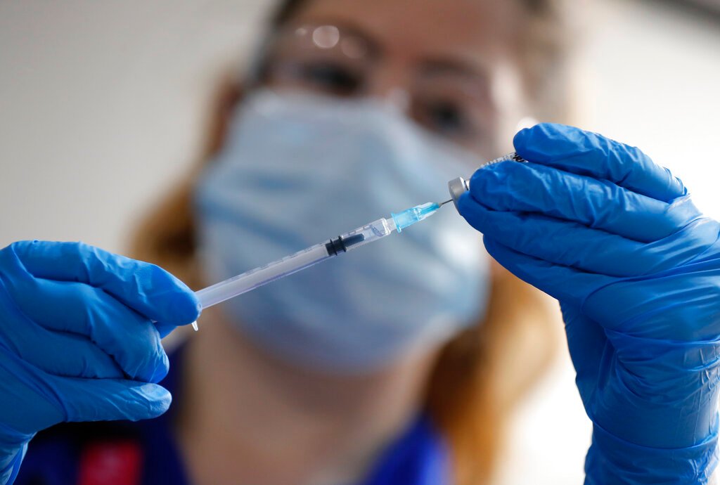 Anti-vaxxers could face public transport ban in France