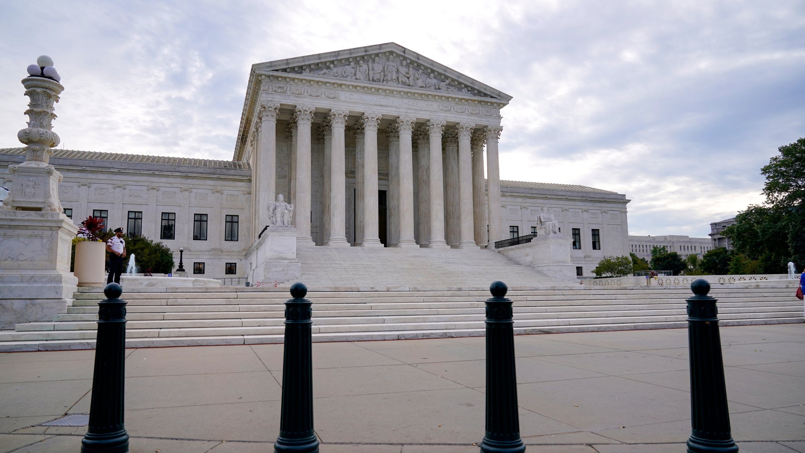 US Supreme Court to take up Biden vaccine mandate cases