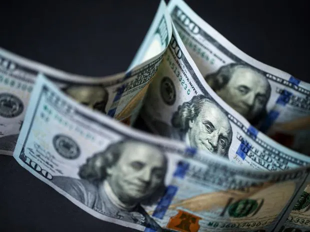 Dollar heads for weekly gain as investors weigh rates, recession risks