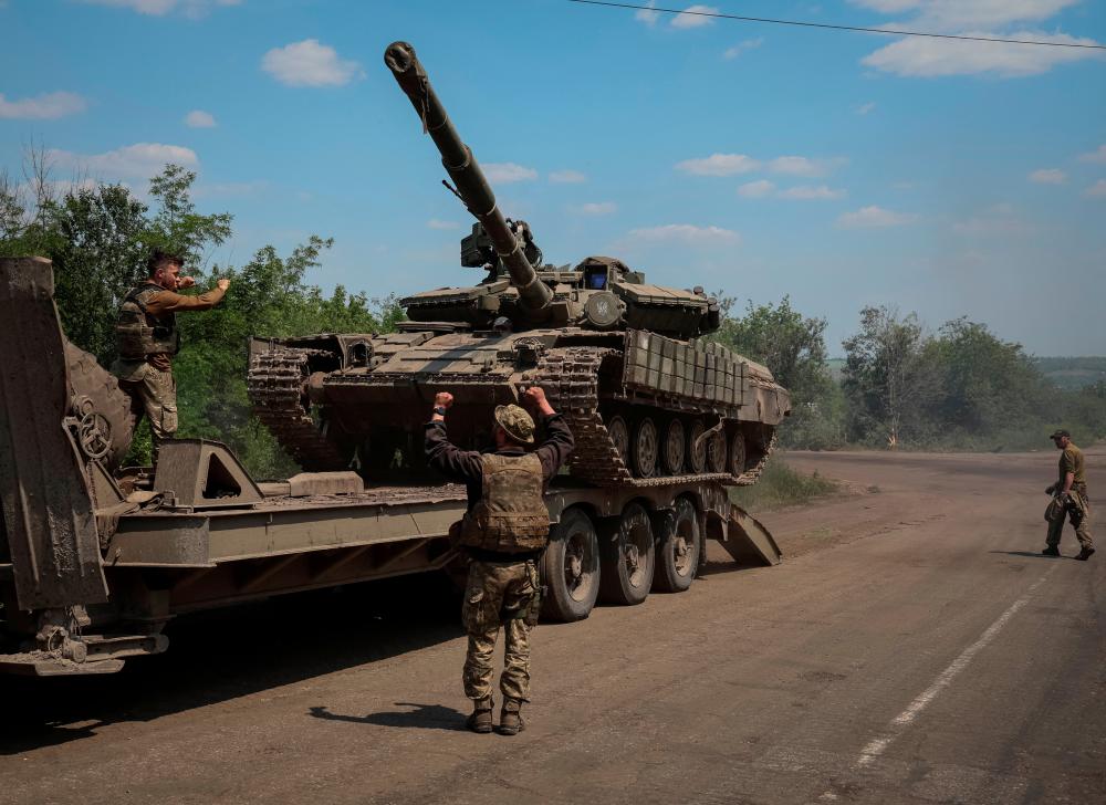 Ukraine says troops hold on Sievierodonetsk, advance in south