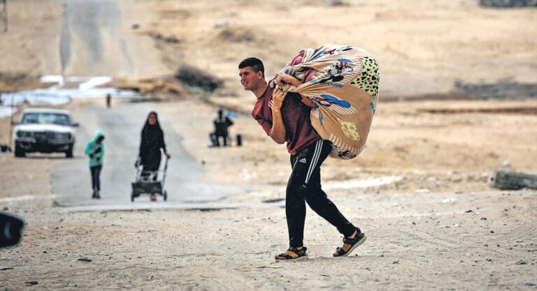 Gazans flee fresh fighting in north